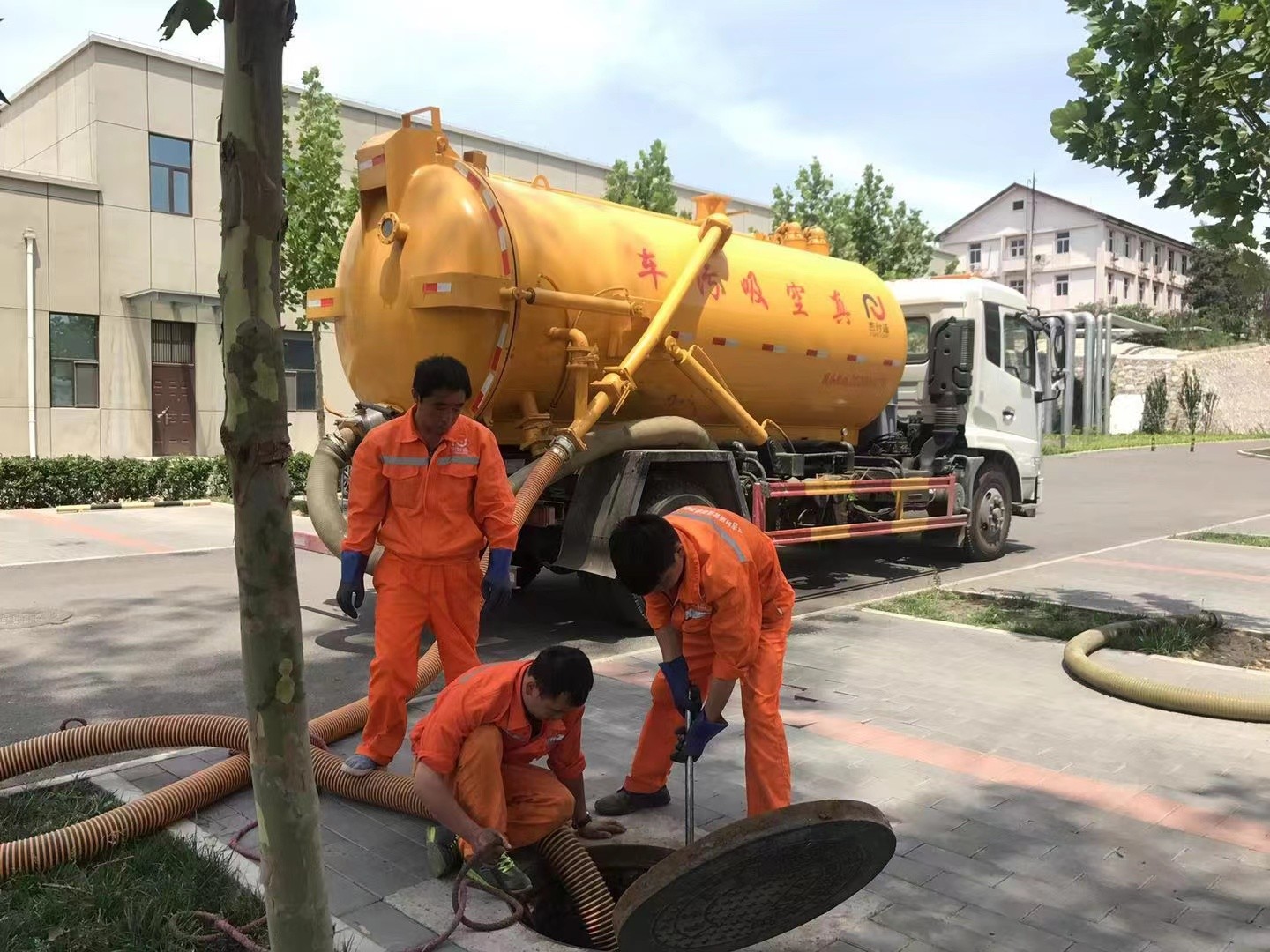 园林办事处化粪池清理与5-8吨吸粪车施工效率分析